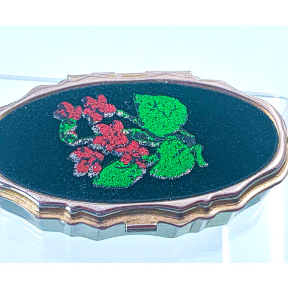 Vintage Oval Pill Box with Velveteen Floral Motif Lid - Picture 4 of 8